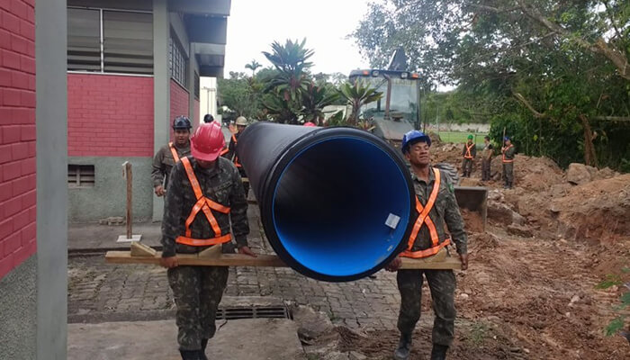 Pollution Guanabara Bay pipe