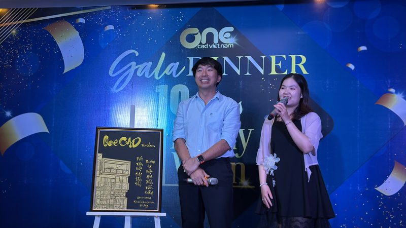Chị Trinh chia sẻ về món quà tại đêm Gala
