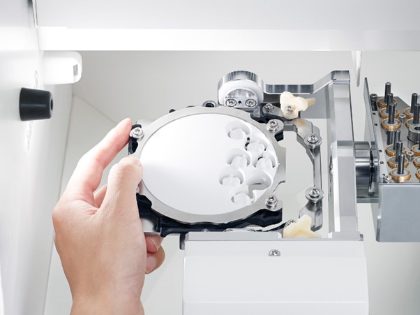 Sản xuất gia công CNC chi tiết nha khoa hoàn toàn tự động với các giải pháp Autodesk CAM