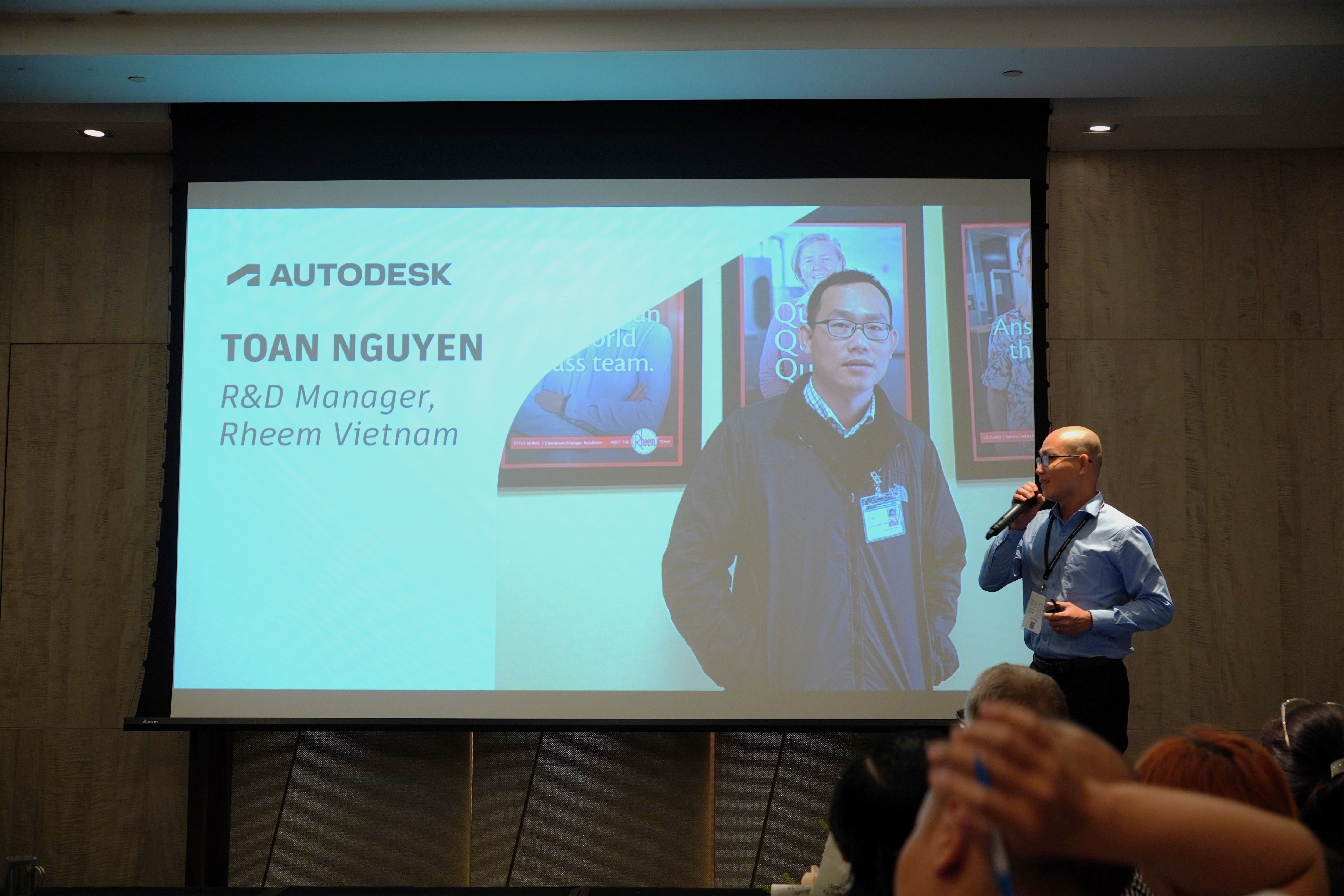 Ông Nguyễn Thiện Toàn - R&D Manager của RHEEM VIETNAM CO., LTD thuyết trình tại sự kiện Autodesk Converge 2023