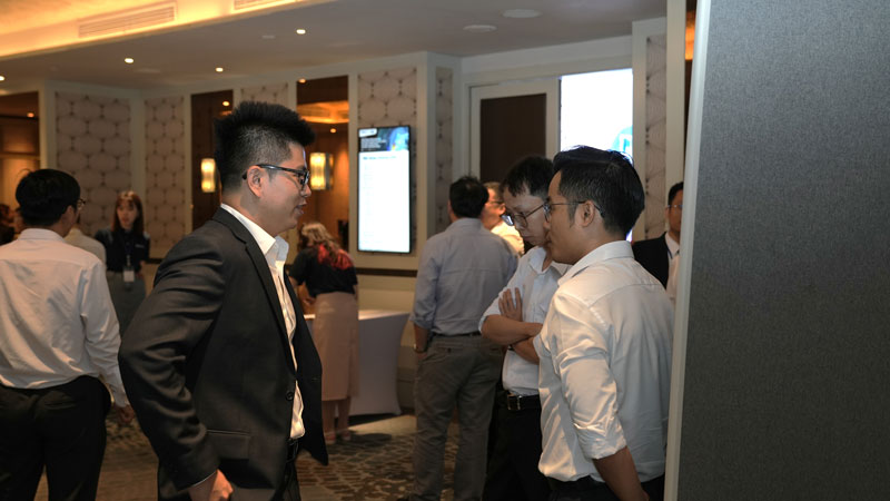 Ông Đoàn Phương Đông - Phó Tổng Giám đốc OneCAD Viet Nam cùng Becamex IDC tại Hội thảo Ứng dụng công nghệ GIS