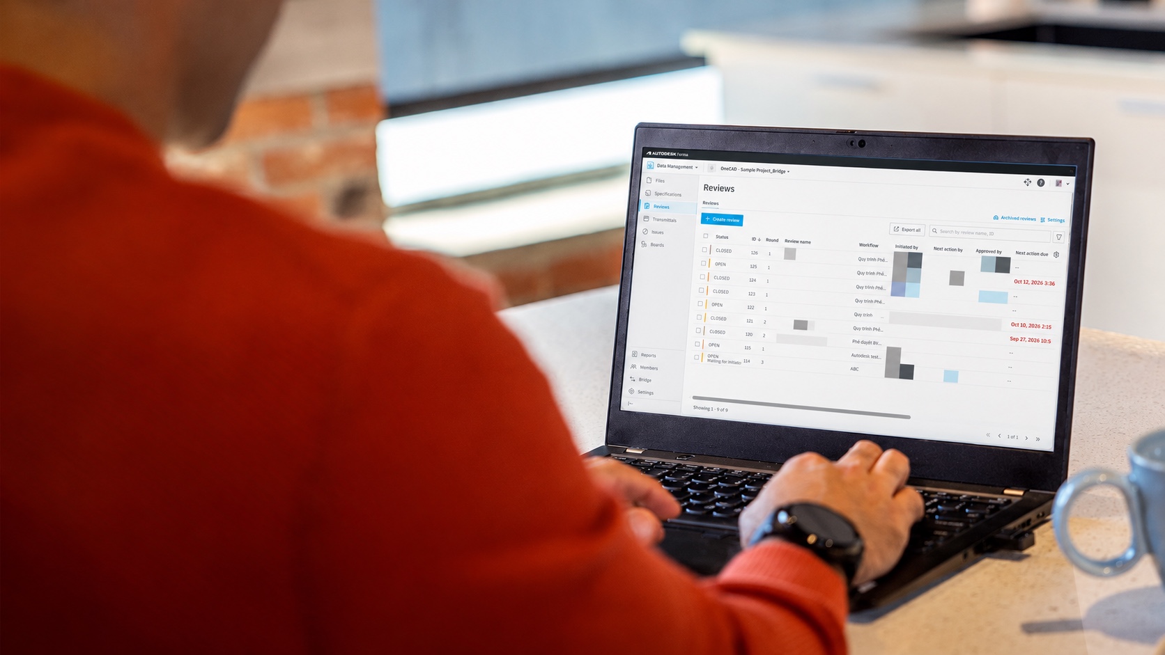 Giao diện Reviews trong Autodesk Forma Data Management trên màn hình máy tính xách tay